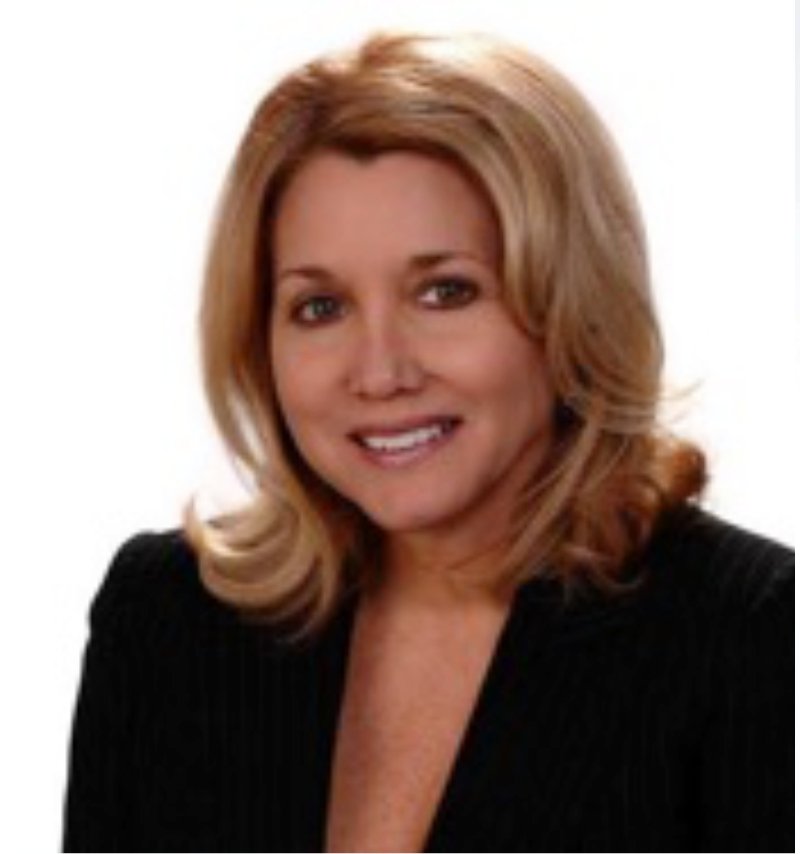 Leslie Raymond employee headshot