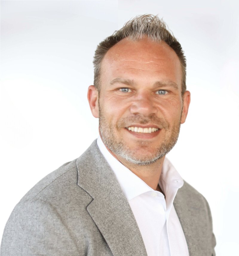 Tom Mills employee headshot